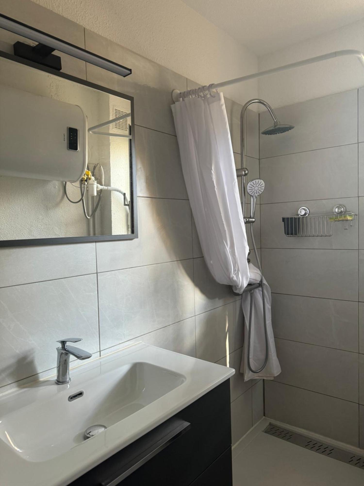 Grand Studio Cabine Proche Plage Et Port Gruissan Exterior photo